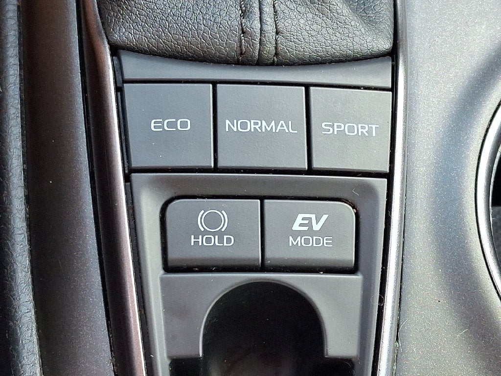2024 Toyota Camry Hybrid SE