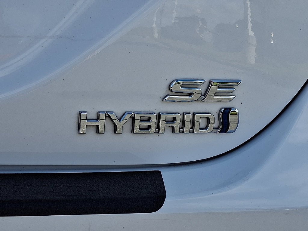 2024 Toyota Camry Hybrid SE