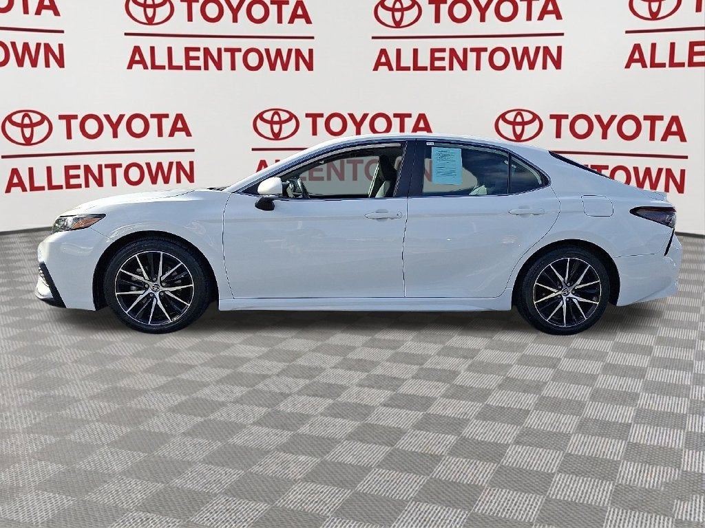 2024 Toyota Camry Hybrid SE