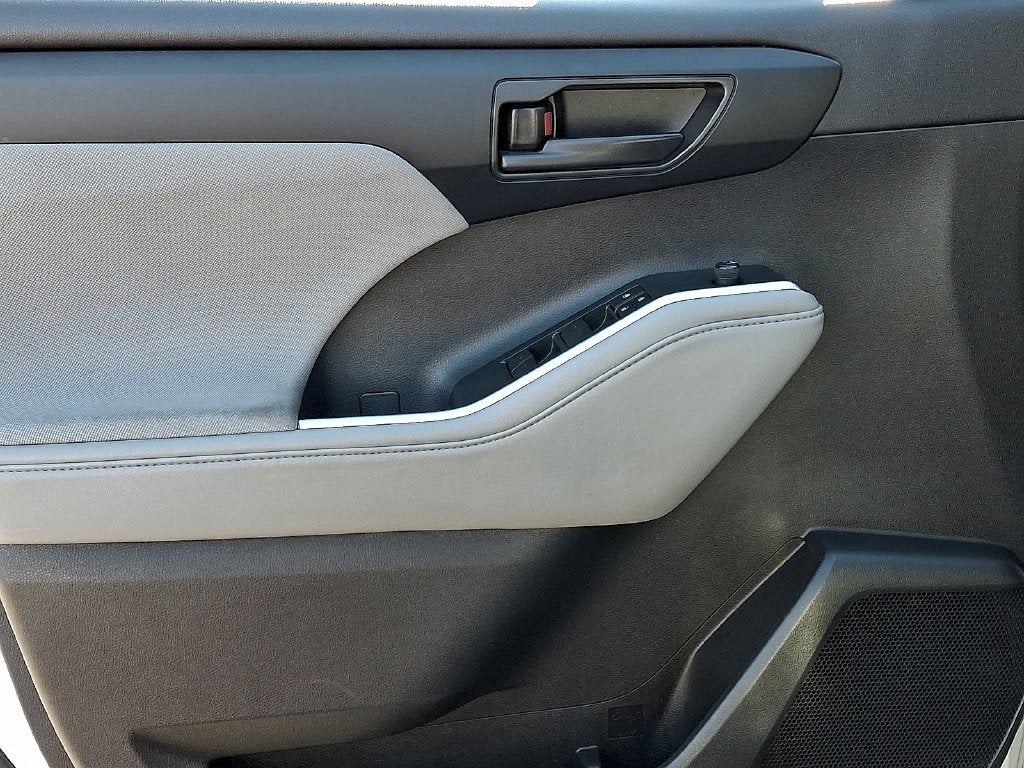 2023 Toyota Highlander Hybrid LE