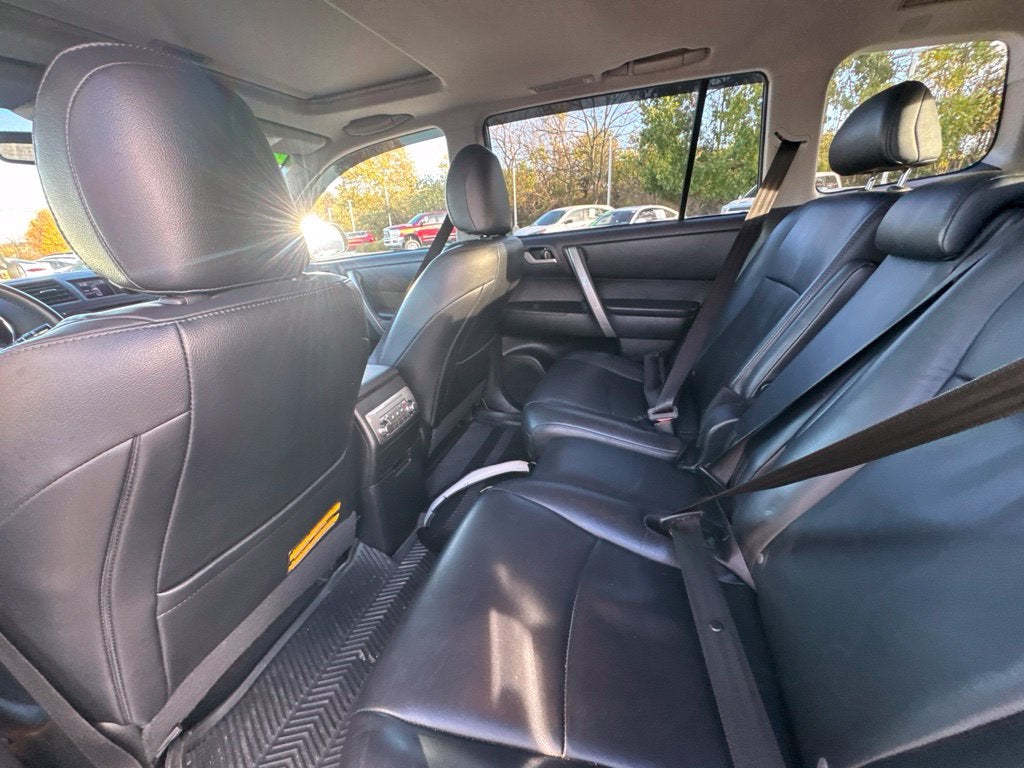2012 Toyota HIGHLANDER SE