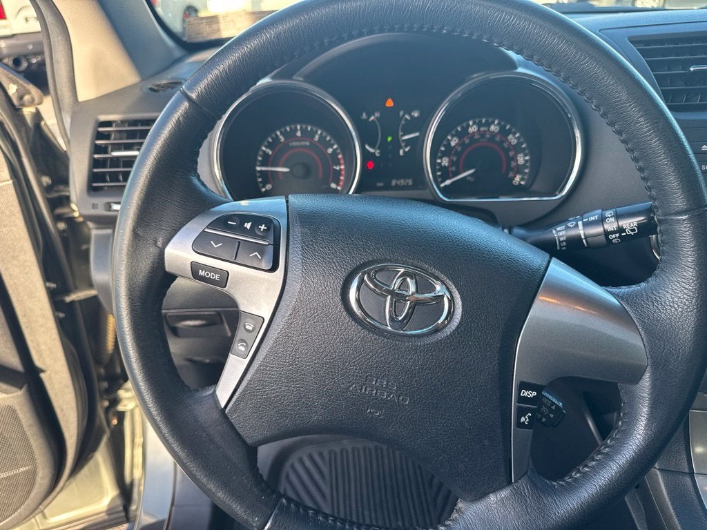 2012 Toyota HIGHLANDER SE