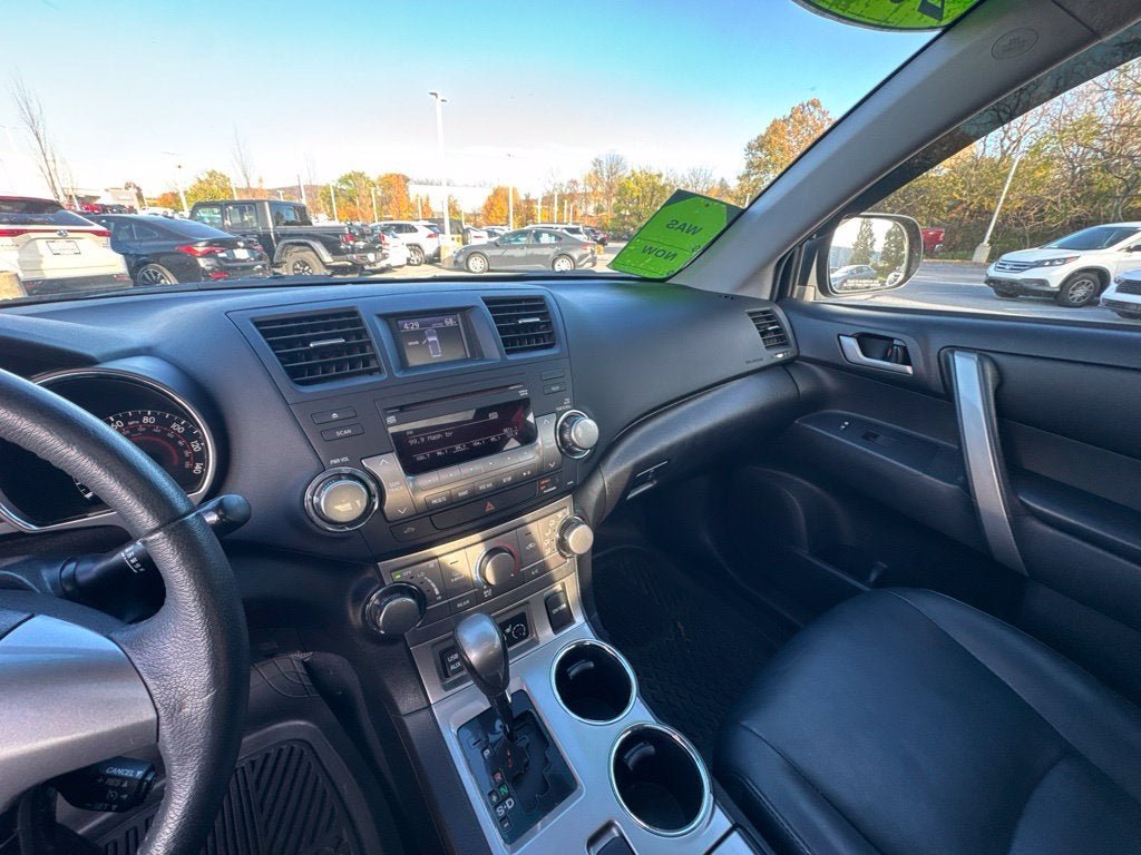 2012 Toyota HIGHLANDER SE