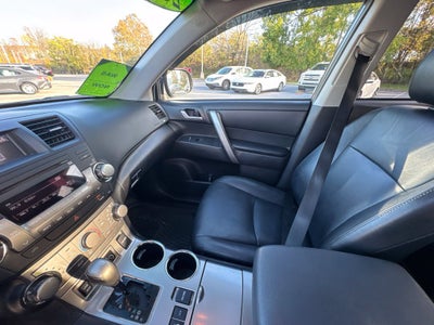 2012 Toyota HIGHLANDER SE