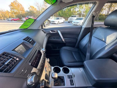 2012 Toyota HIGHLANDER SE