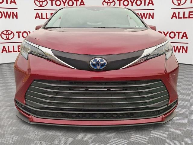 2025 Toyota Sienna LE 8 Passenger