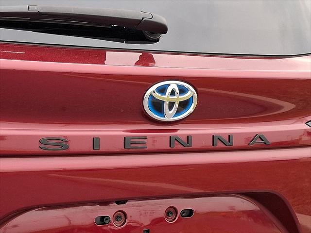 2025 Toyota Sienna LE 8 Passenger