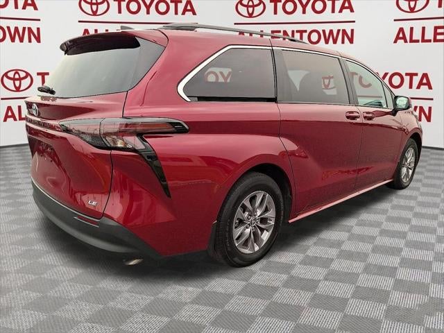 2025 Toyota Sienna LE 8 Passenger