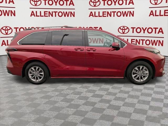 2025 Toyota Sienna LE 8 Passenger