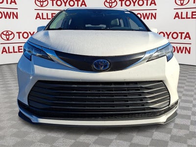 2022 Toyota Sienna LE 8 Passenger