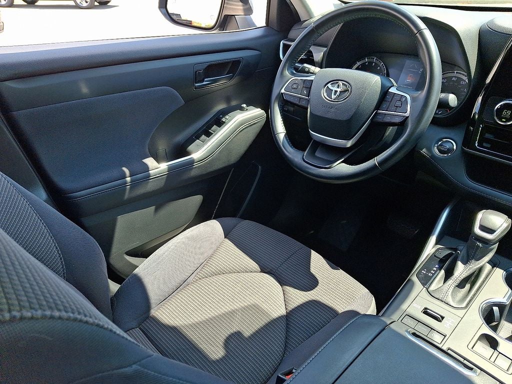 2022 Toyota HIGHLANDER LE