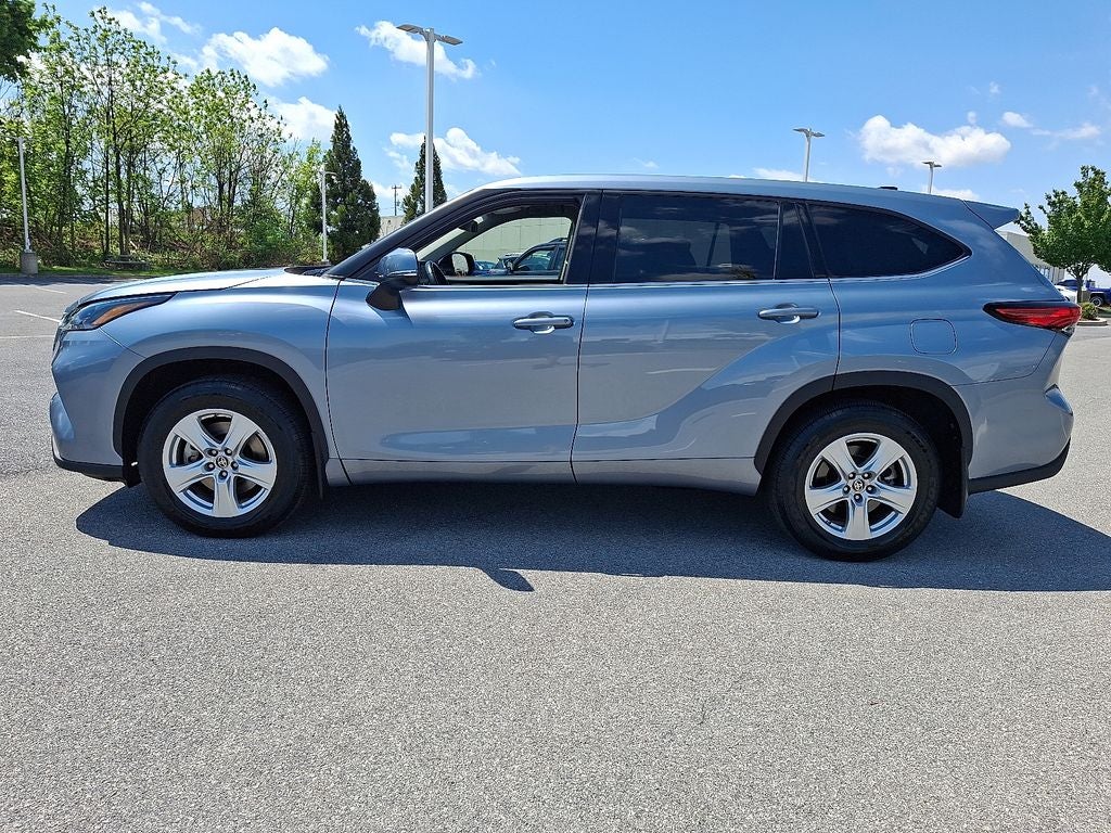 2022 Toyota HIGHLANDER LE