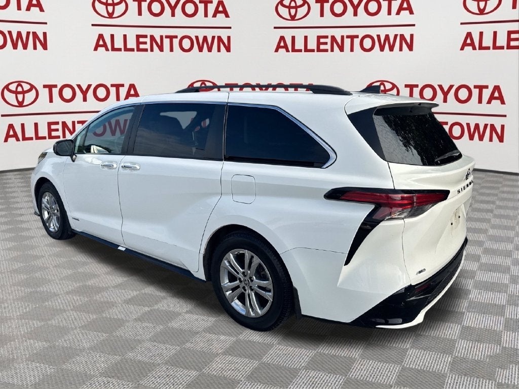 2021 Toyota Sienna XSE 7 Passenger