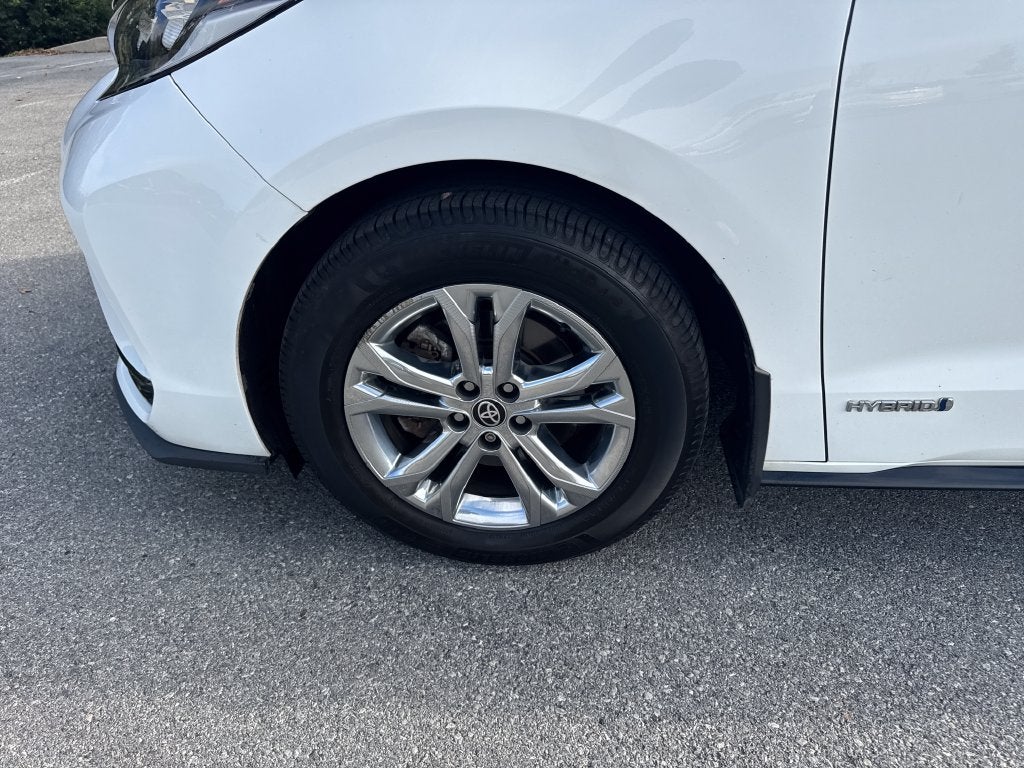 2021 Toyota Sienna XSE 7 Passenger