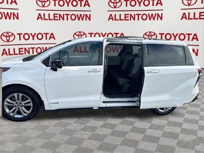 2021 Toyota Sienna XSE 7 Passenger