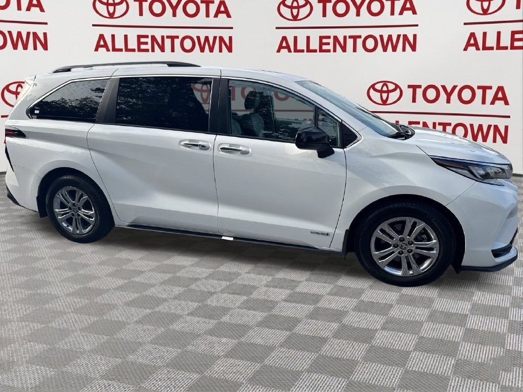 2021 Toyota Sienna XSE 7 Passenger