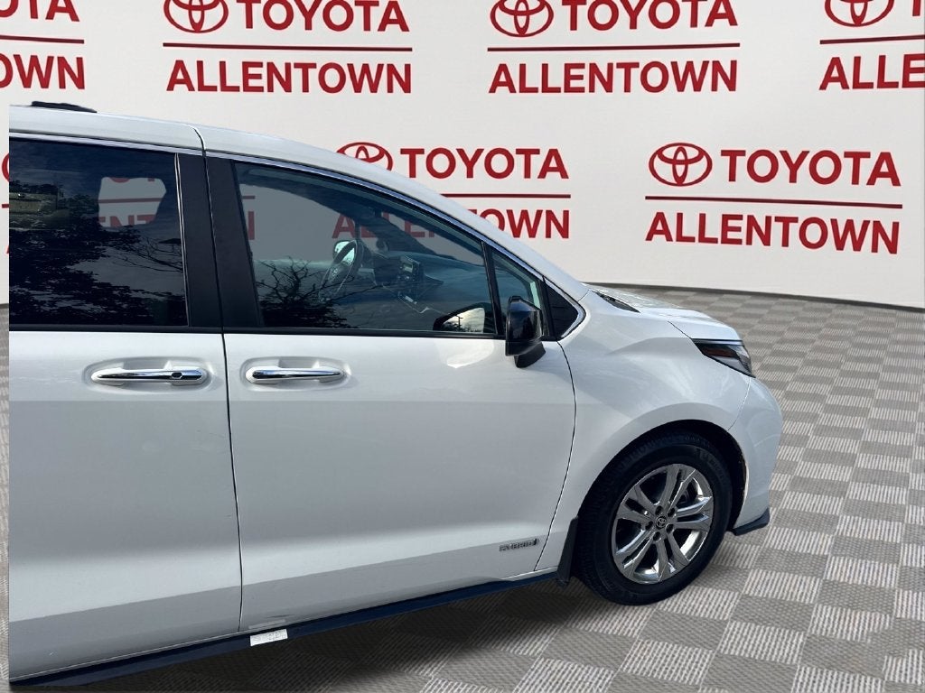 2021 Toyota Sienna XSE 7 Passenger