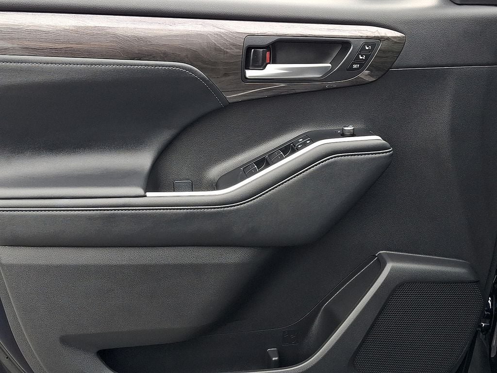 2025 Toyota Highlander Platinum