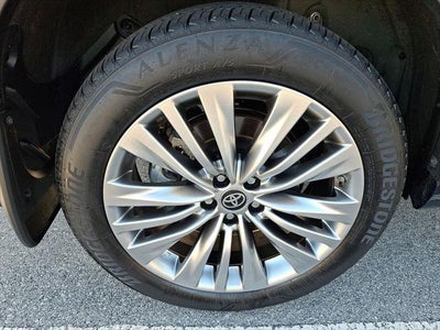 2025 Toyota Highlander Platinum