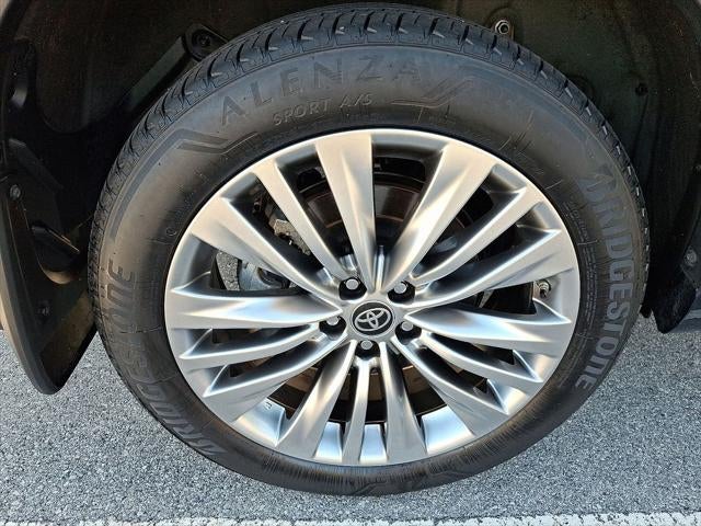 2025 Toyota Highlander Platinum