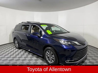 2022 Toyota Sienna XLE 8 Passenger