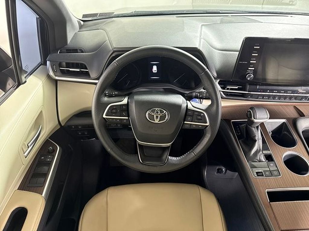 2022 Toyota Sienna XLE 8 Passenger