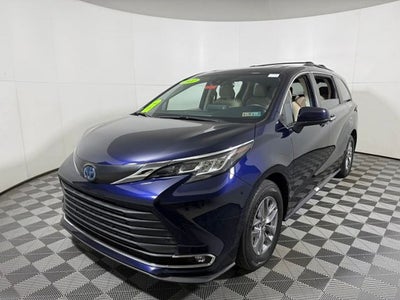 2022 Toyota Sienna XLE 8 Passenger