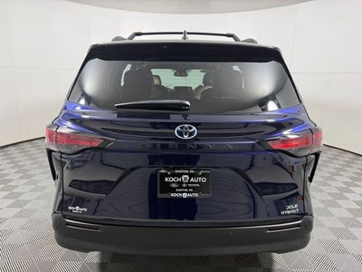 2022 Toyota Sienna XLE 8 Passenger