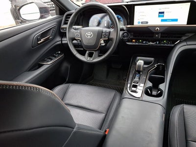 2025 Toyota CROWN SIGNIA XLE