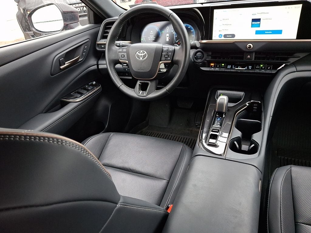 2025 Toyota CROWN SIGNIA XLE