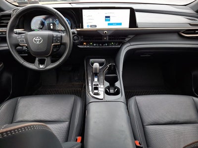 2025 Toyota CROWN SIGNIA XLE