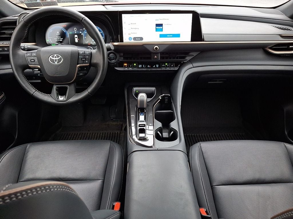 2025 Toyota CROWN SIGNIA XLE