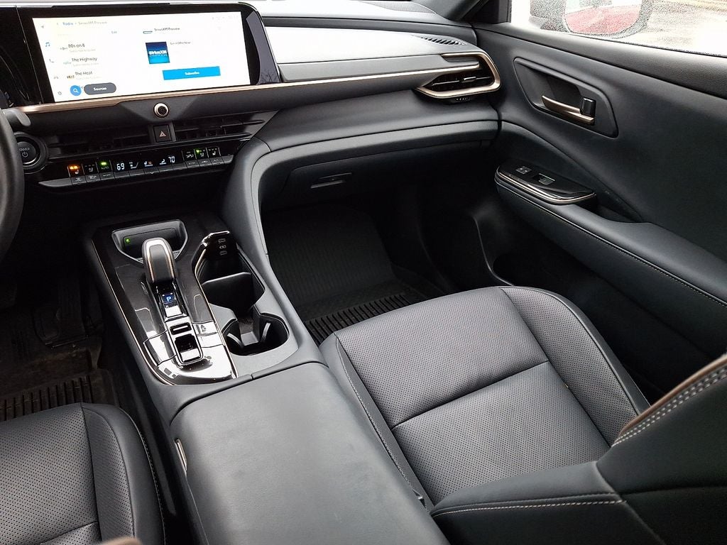 2025 Toyota CROWN SIGNIA XLE