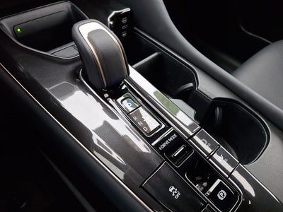 2025 Toyota CROWN SIGNIA XLE