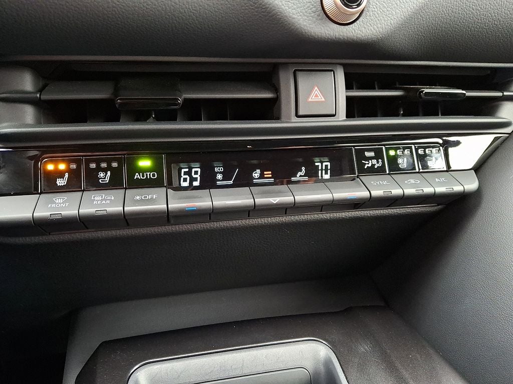 2025 Toyota CROWN SIGNIA XLE