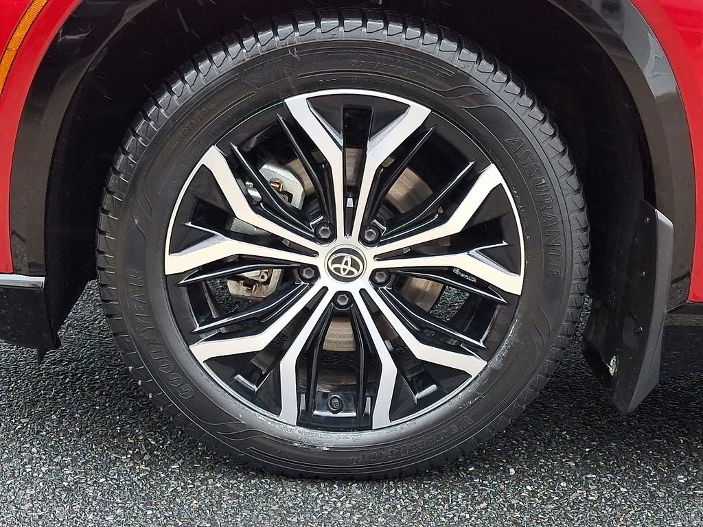 2025 Toyota CROWN SIGNIA XLE