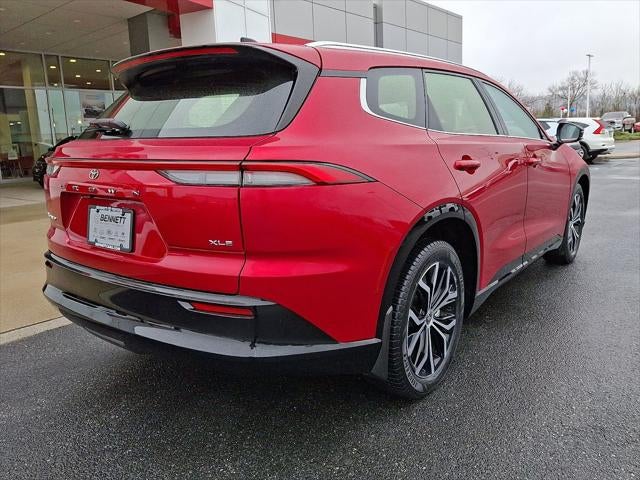 2025 Toyota CROWN SIGNIA XLE