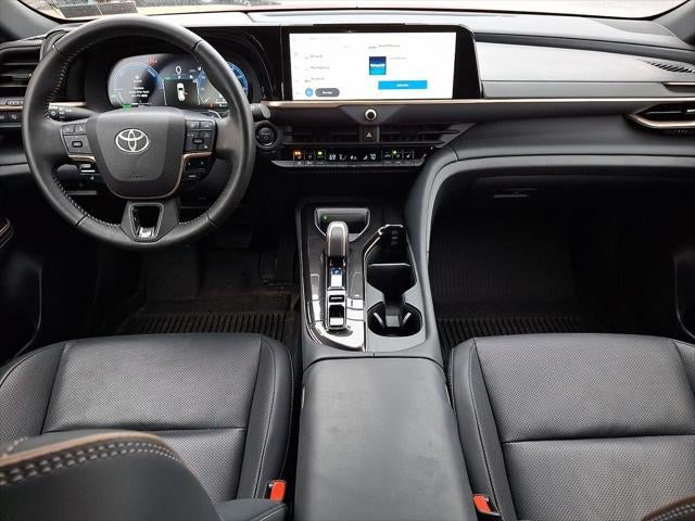 2025 Toyota CROWN SIGNIA XLE