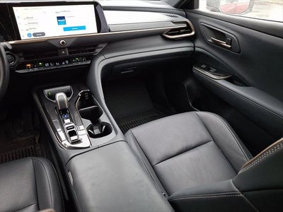 2025 Toyota CROWN SIGNIA XLE