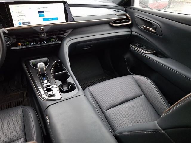 2025 Toyota CROWN SIGNIA XLE