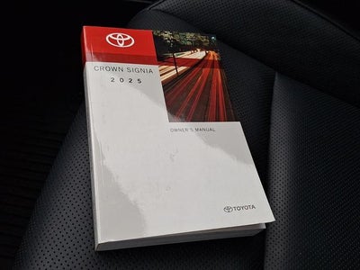 2025 Toyota CROWN SIGNIA XLE