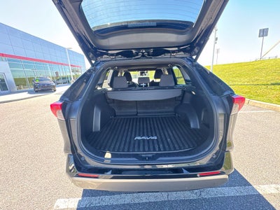 2022 Toyota RAV4 Hybrid SE