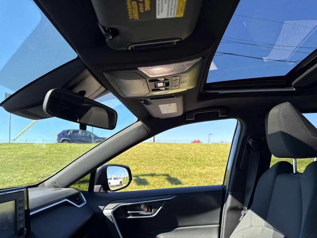 2022 Toyota RAV4 Hybrid SE