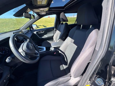 2022 Toyota RAV4 Hybrid SE